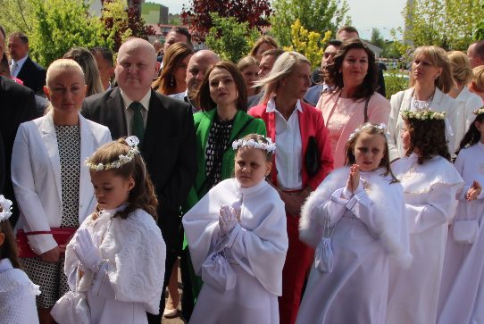 Wielki dzień dzieci z Trójki. Przyjęły komunię św. FILM