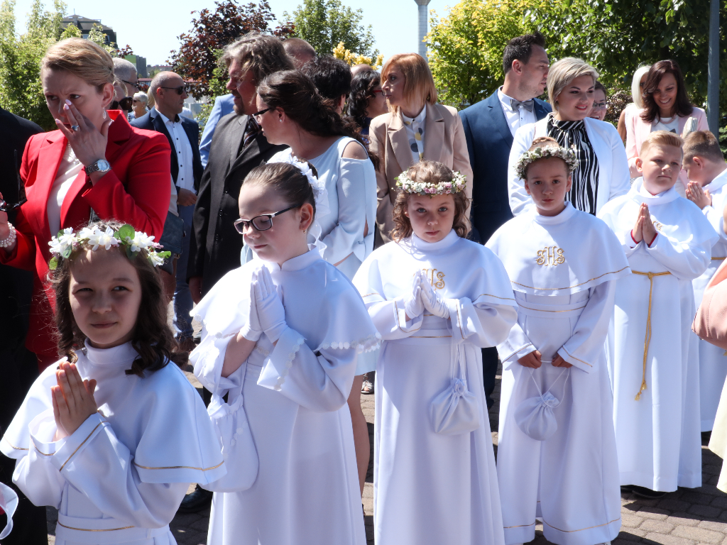 Komunia w Kozalu. Dziś świętuje III c ZDJĘCIA