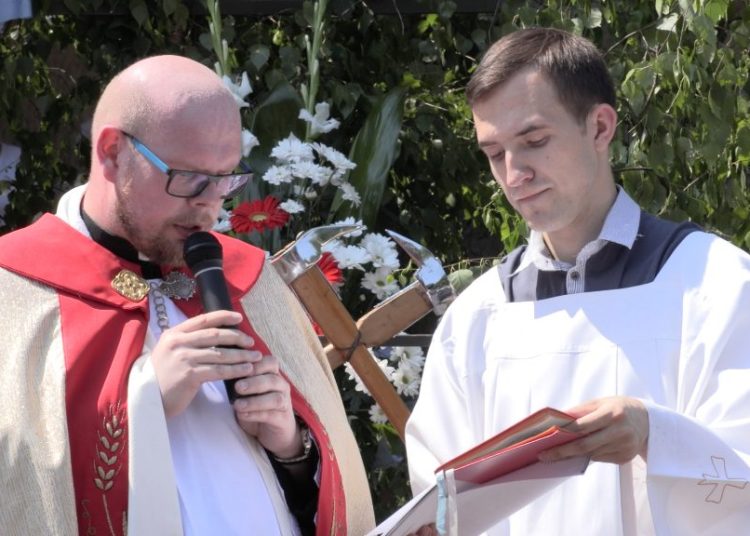 Procesja przeszła przez słupecki rynek FILM