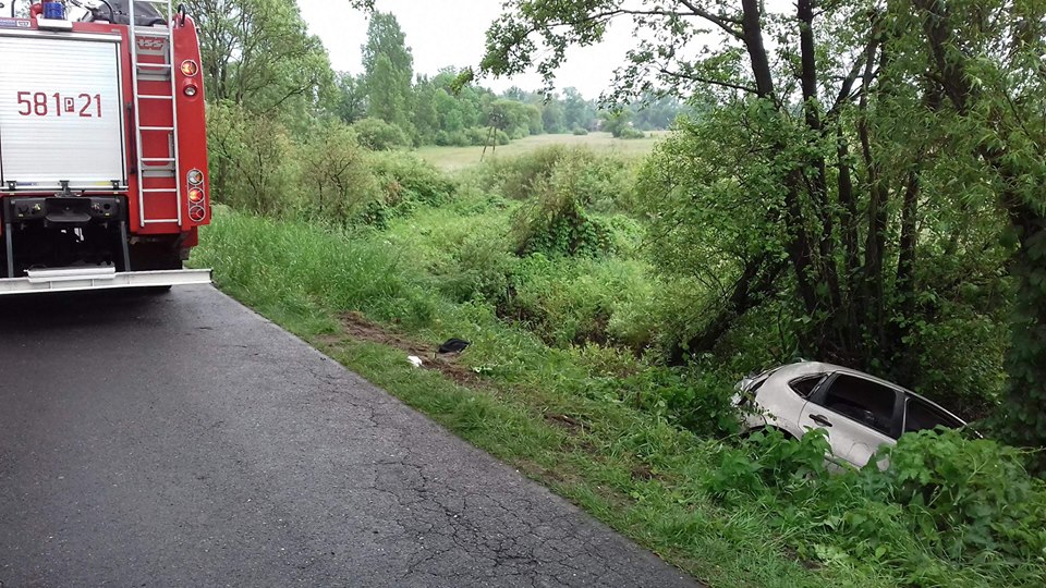 Kobieta w zaawansowanej ciąży ucierpiała w wypadku