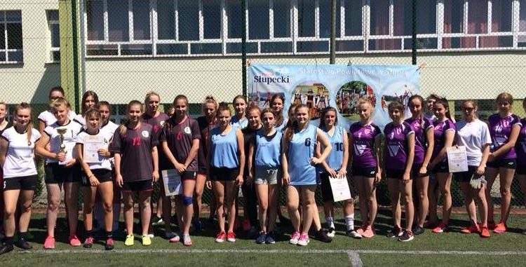 Piłkarki z Ekonomika najlepsze w powiecie