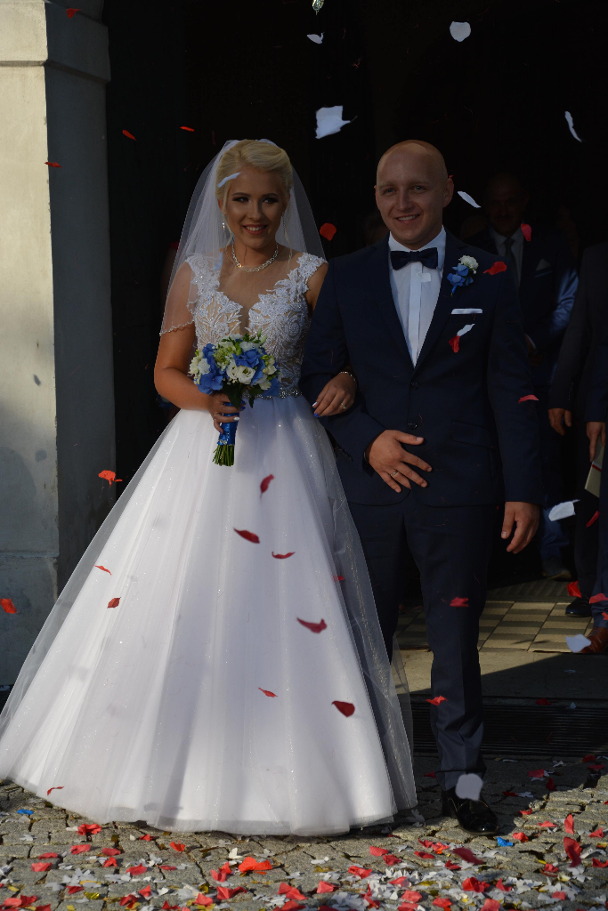 Pojechali do ślubu ciężarówką. I to jaką!