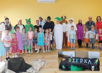 Nauczyciele i rodzice wystąpili dla dzieci