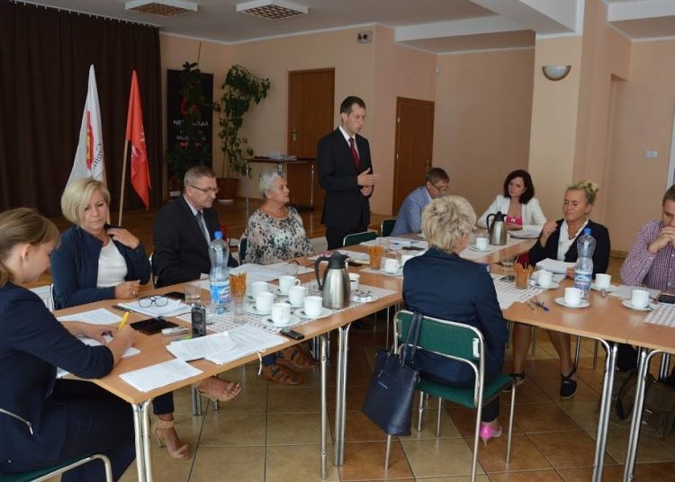 Powidzcy samorządowcy odpowiadają staroście