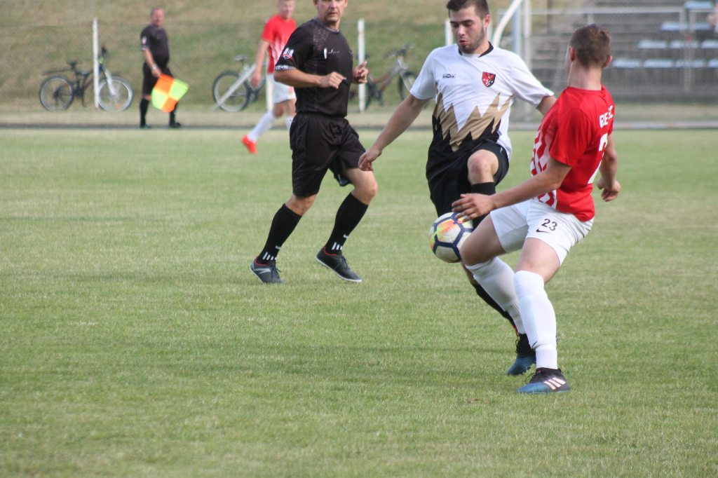 Bramka samobójcza ustawiła derby. FOTO