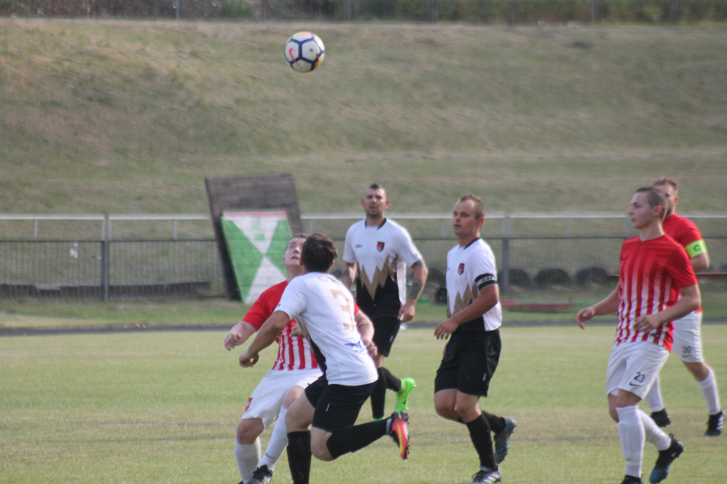 Bramka samobójcza ustawiła derby. FOTO