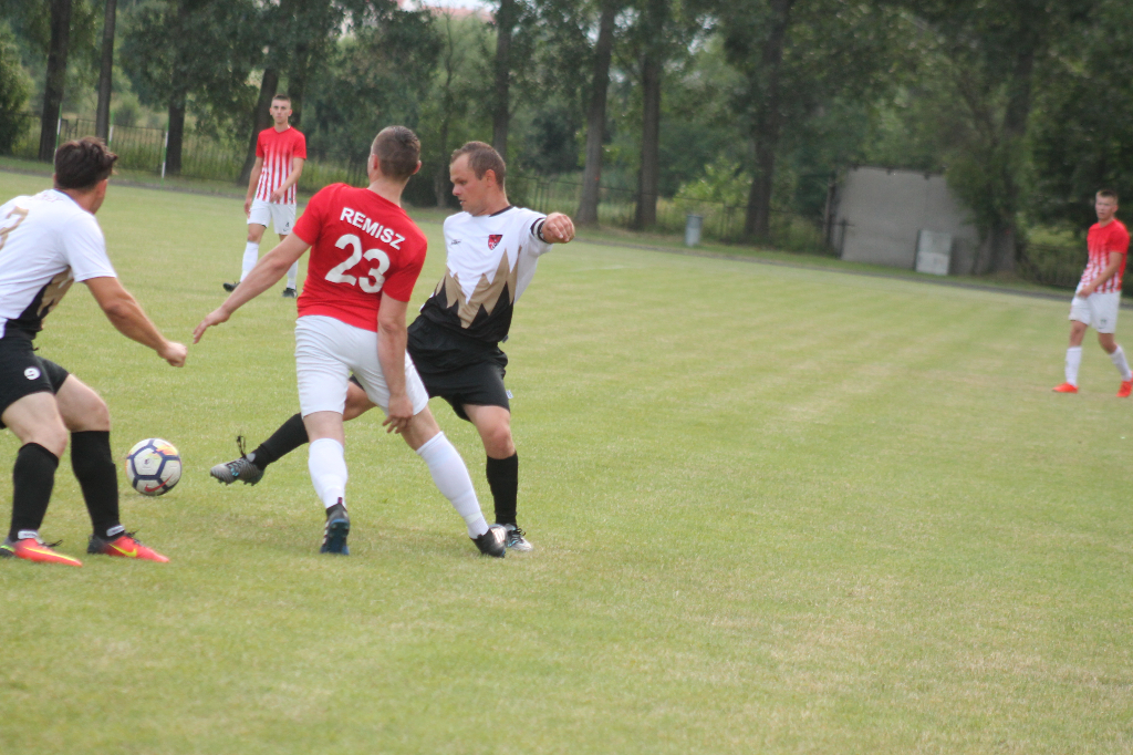 Bramka samobójcza ustawiła derby. FOTO