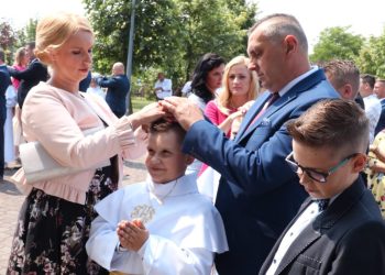 Komunia w Kozalu. Świętowała klasa III g FILM