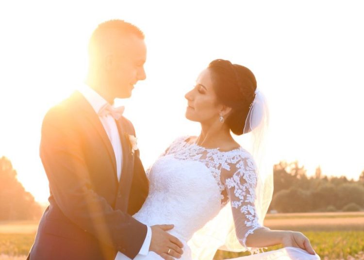 Ania i Krzysztof. Życzymy samych pięknych dni!