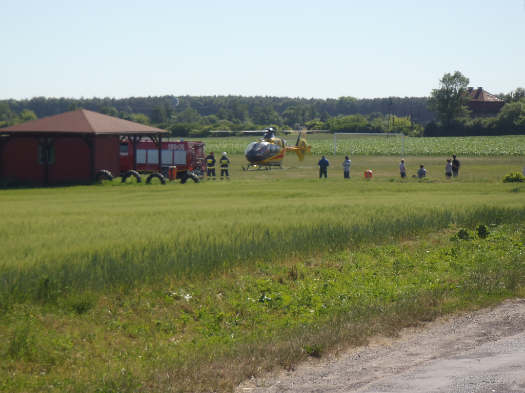 Samochody uderzyły w budynek ZDJĘCIA