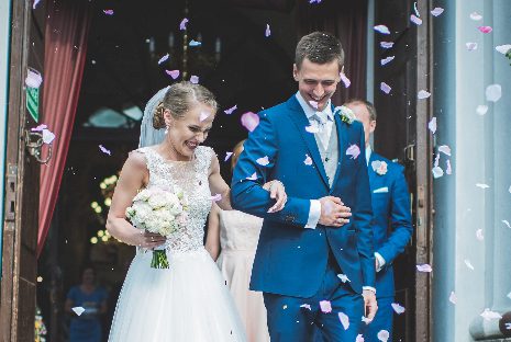 Zuzanna i Mikołaj. Życzymy samych pięknych dni!