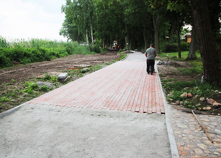 Dotarła kostka na promenadę