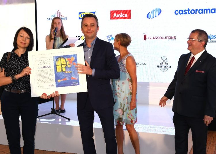 Strzałkowo: Przekazali 11 mieszkań wychowankom domów dziecka