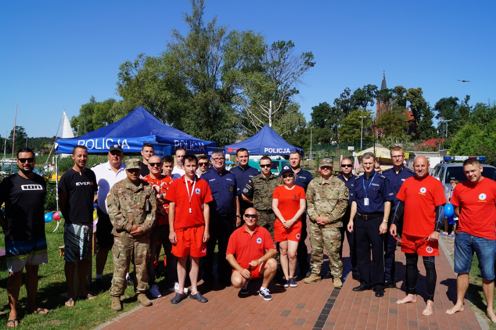 Akcja służb ratunkowych nad jeziorem ZDJĘCIA