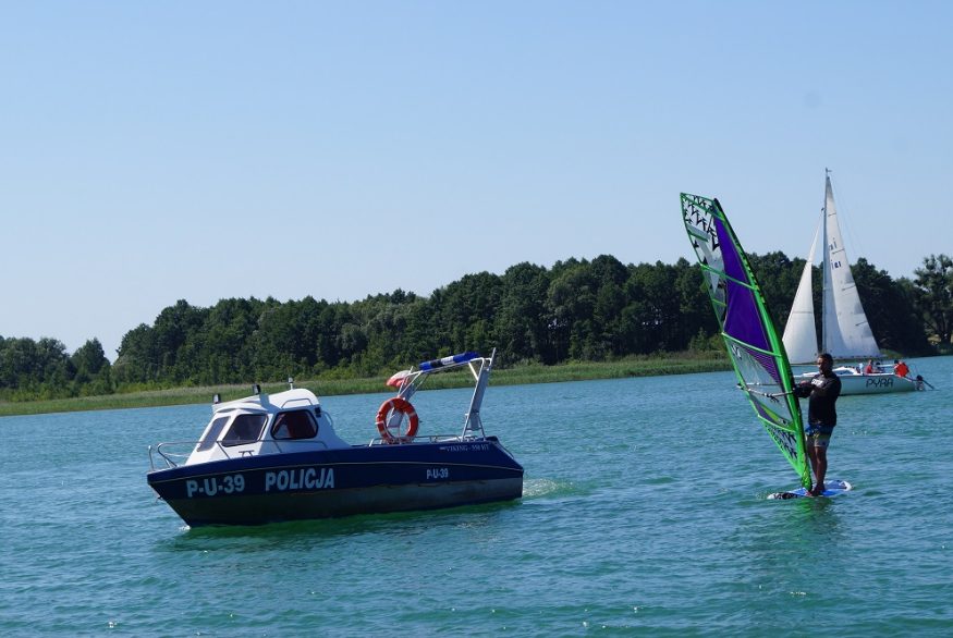 Akcja służb ratunkowych nad jeziorem ZDJĘCIA