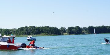 Akcja służb ratunkowych nad jeziorem ZDJĘCIA