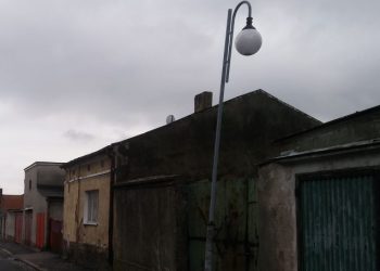 Za lampę niech płaci wojsko