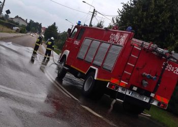 3 godziny sprzątali drogę