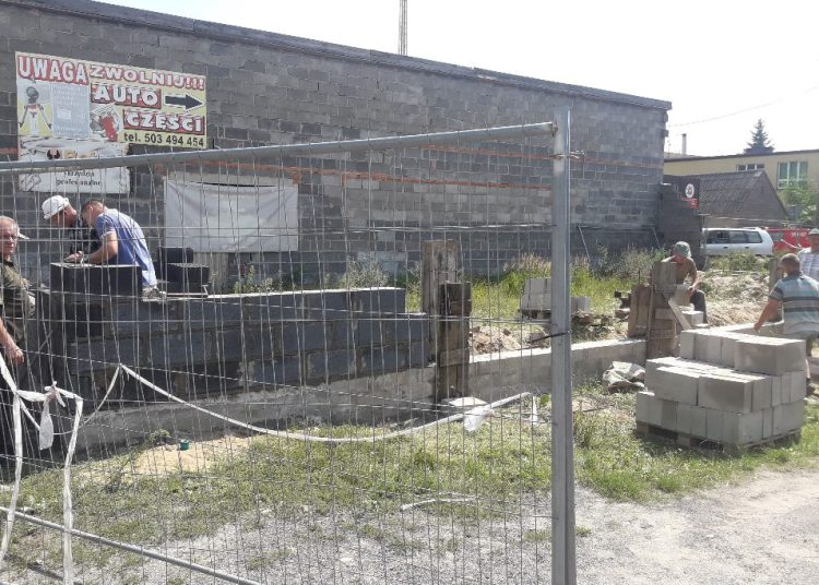 Wzięli sprawy w swoje ręce. Budują świetlicę