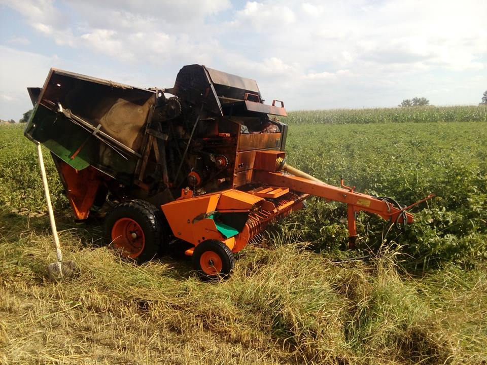 Pożar na polu. Spłonęła prasa ZDJĘCIA