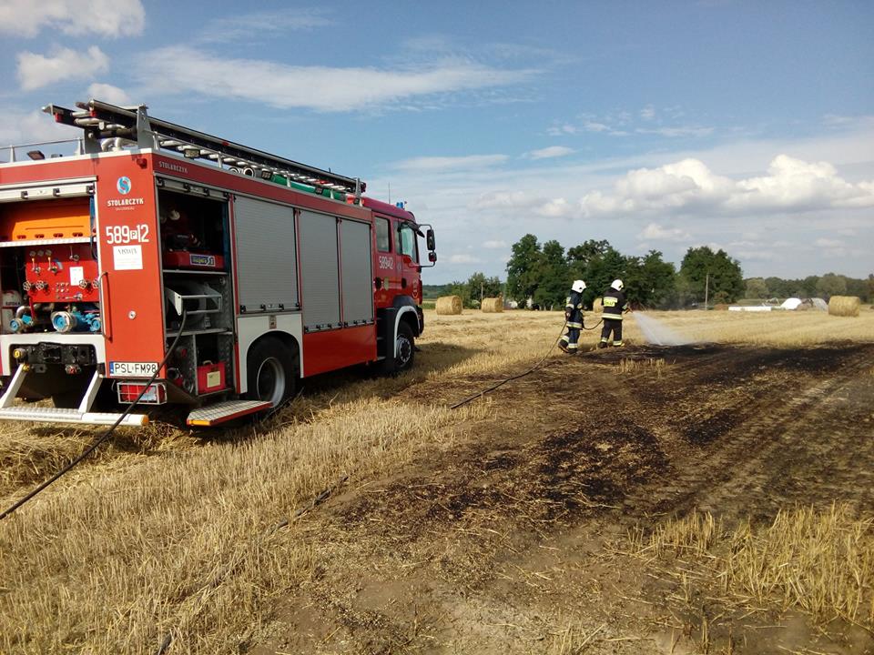 Pożar na polu. Spłonęła prasa ZDJĘCIA