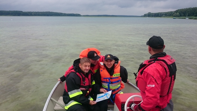 Dyżurni szkolili się na jeziorze