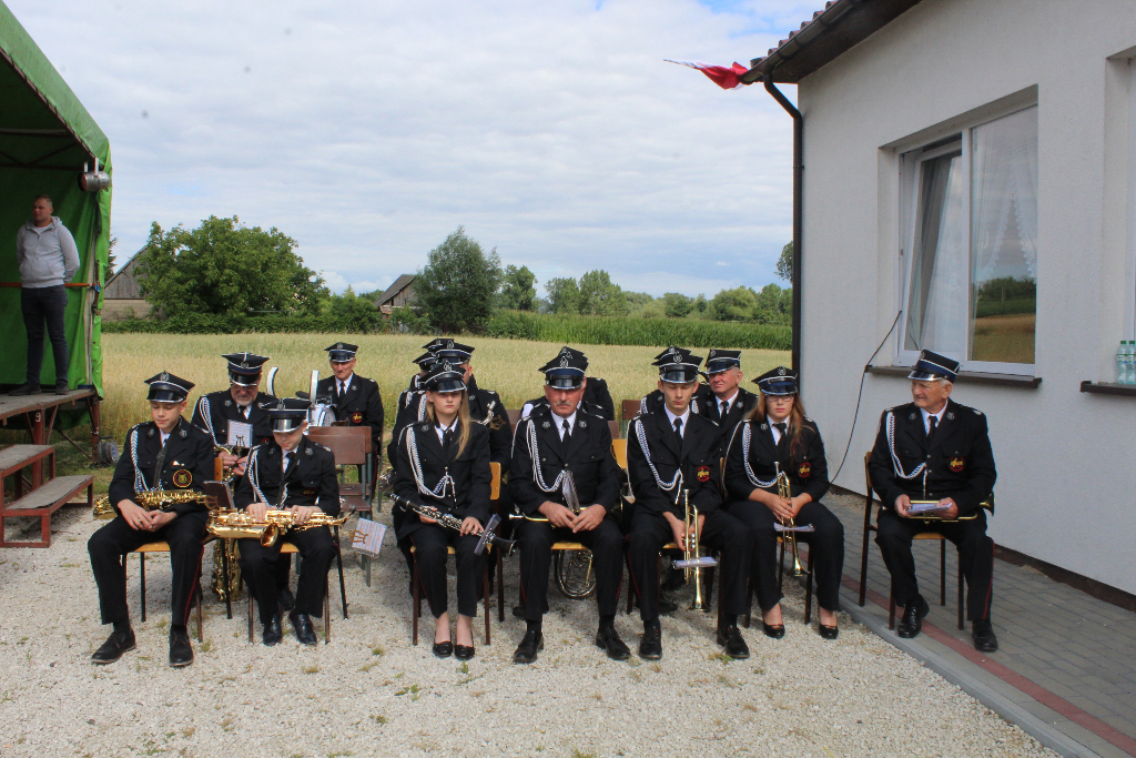 Wręczenie sztandaru w Ratyniu