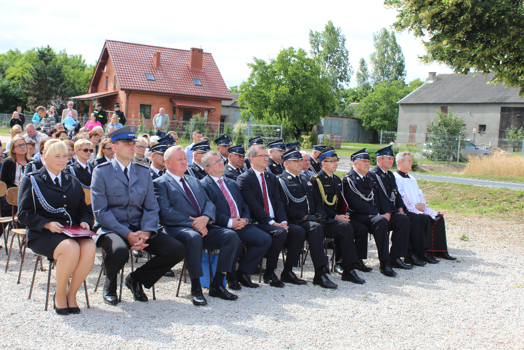 Wręczenie sztandaru w Ratyniu