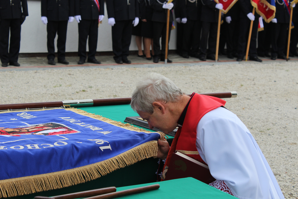 Wręczenie sztandaru w Ratyniu