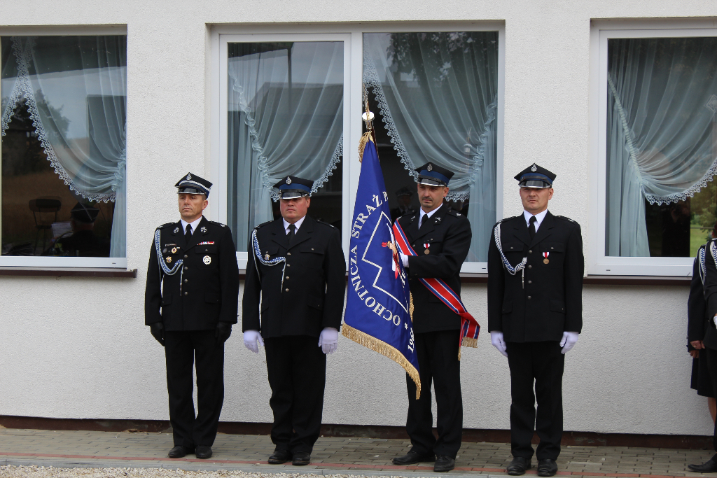 Wręczenie sztandaru w Ratyniu