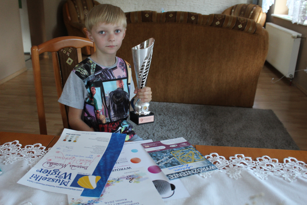 Jego śpiew wzrusza do łez