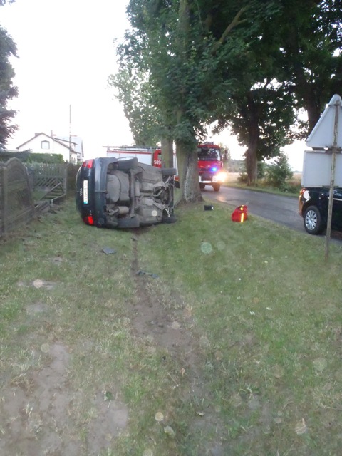 5 osób uczestniczyło w wypadku ZDJĘCIA