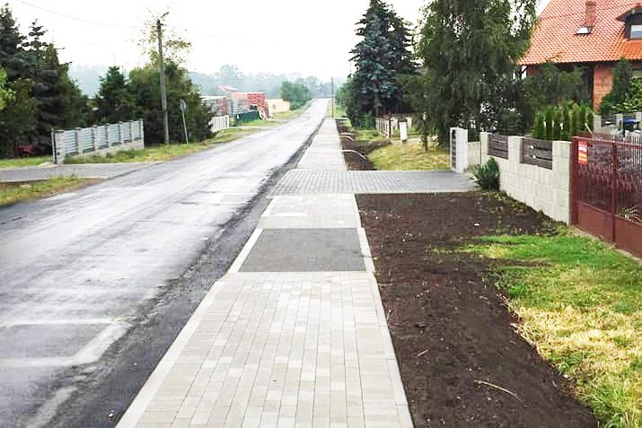 Chodnik na Pyzderskiej już gotowy