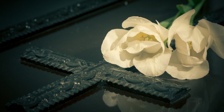 O jakich formalnościach należy pamiętać w przypadku śmierci bliskiej osoby?