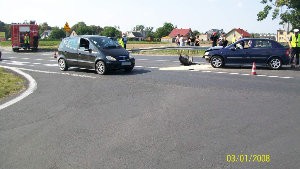 Wypadek na skrzyżowaniu w Wólce ZDJĘCIA