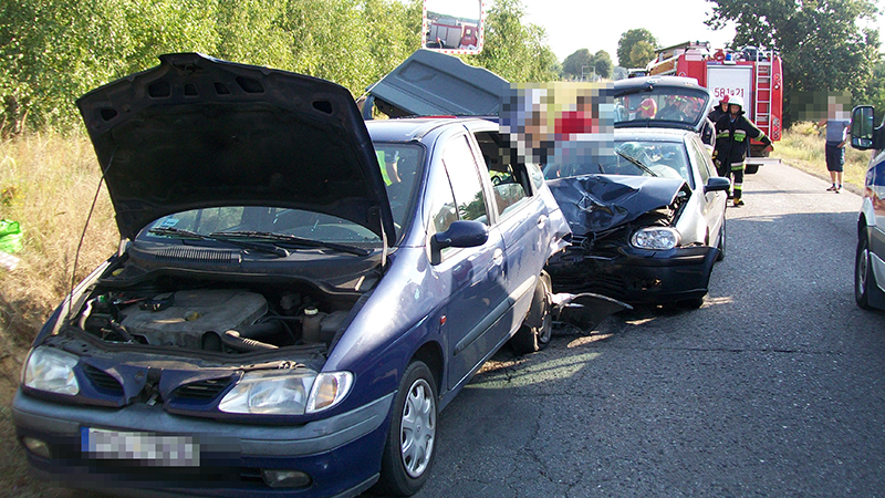 Wypadek w Józefowie. Ucierpiały 4 osoby ZDJĘCIA