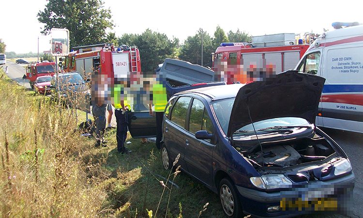 Wypadek w Józefowie. Ucierpiały 4 osoby ZDJĘCIA