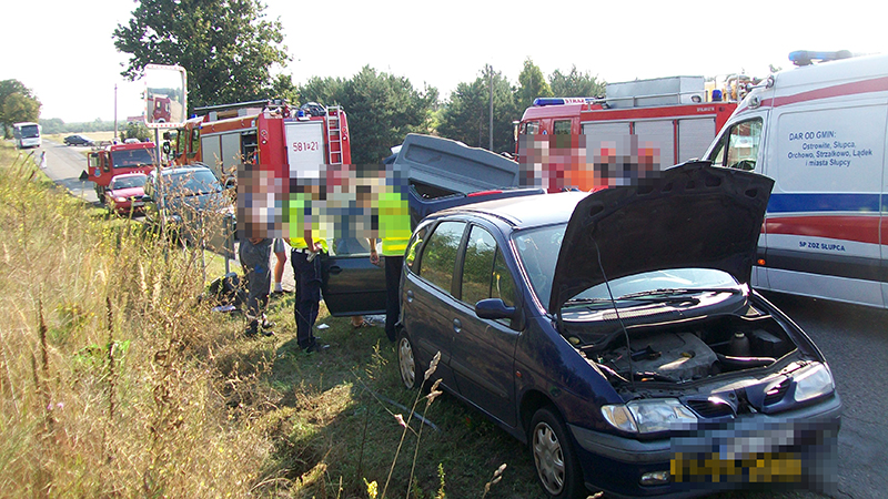 Wypadek w Józefowie. Ucierpiały 4 osoby ZDJĘCIA