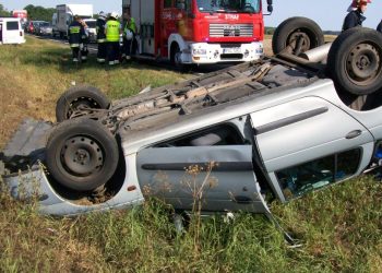 Samochód dachował na K92 ZDJĘCIA