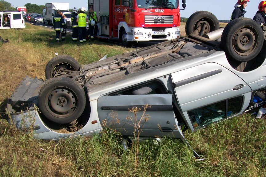 Samochód dachował na K92 ZDJĘCIA