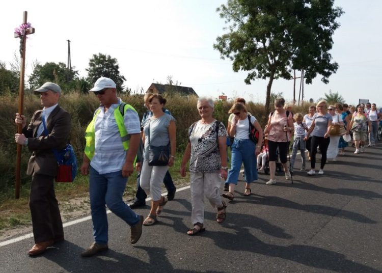 Poszli na odpust do Giewartowa