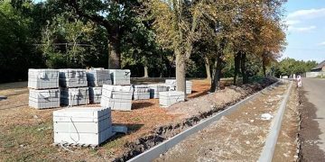 Budują chodnik w Stawie