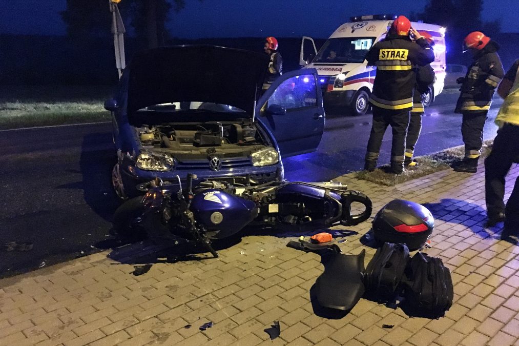 Koszuty: Golf zderzył się z motocyklem ZDJĘCIA