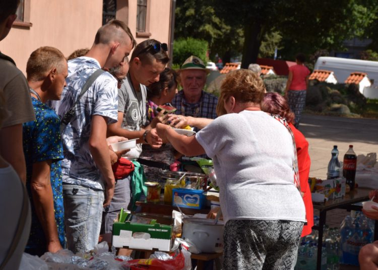 Pielgrzymi w drodze do Częstochowy zatrzymali się w Słupcy [FILM]