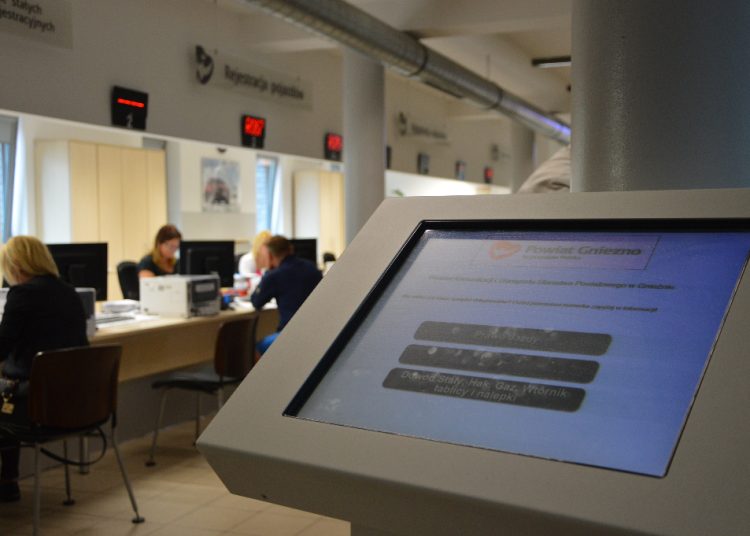 Kolejki coraz krótsze. Stawiają na rozwój