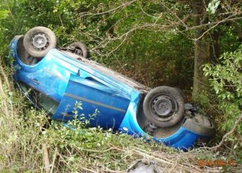 Wyprzedzał, dachował i stracił prawo jazdy