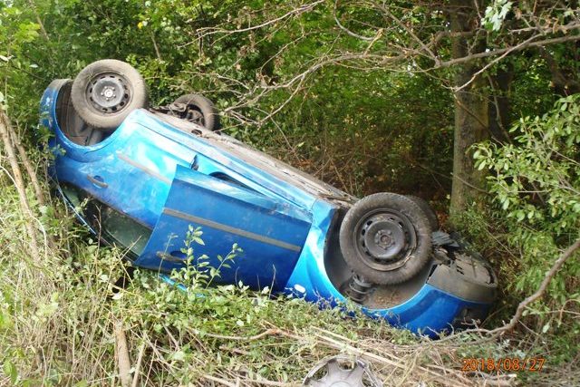 Wyprzedzał, dachował i stracił prawo jazdy