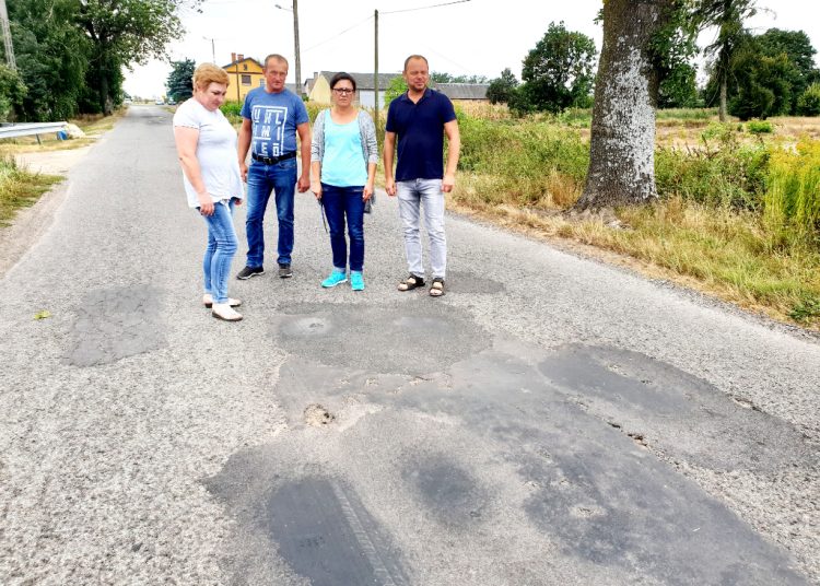 Autobusy przestały jeździć, zostały po nich dziury