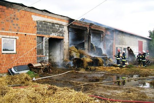 Ponad 60 strażaków gasiło pożar w Łomowie ZDJĘCIA