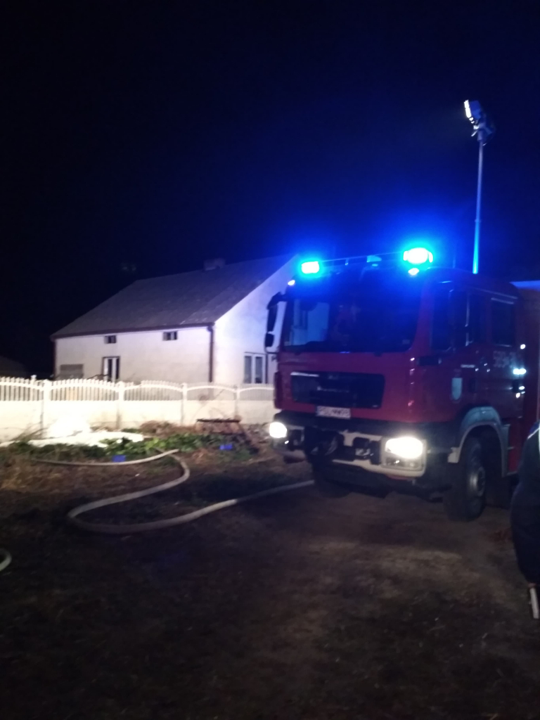 Siernicze Wielkie: Spłonął samochód w garażu ZDJĘCIA